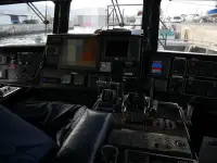 قارب مزدوج الهيكل للبيع