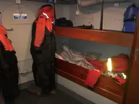 قارب نجاة للبيع