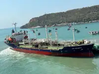 Oil/Chemical tanker للبيع