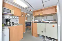 قوارب العمل للبيع