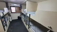 قارب مزدوج الهيكل للبيع