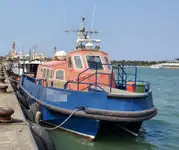 قارب طاقم للبيع