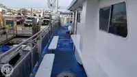 قارب مزدوج الهيكل للبيع