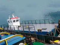قوارب العمل للبيع