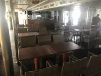 قارب مزدوج الهيكل للبيع