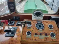قارب طيار للبيع