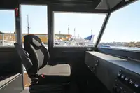 قارب مزدوج الهيكل للبيع