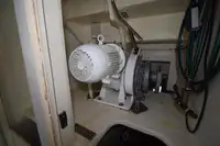 قارب مزدوج الهيكل للبيع