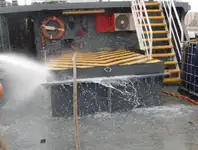 قوارب العمل للبيع