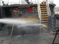 قوارب العمل للبيع