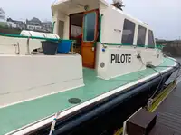 قارب إرشادي للبيع