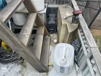 قارب مزدوج الهيكل للبيع