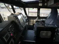 قارب مزدوج الهيكل للبيع