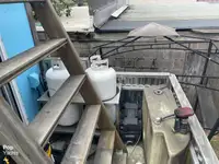 قارب مزدوج الهيكل للبيع