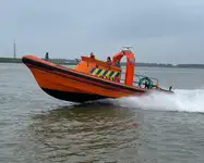 قارب مطاطي صلب للبيع