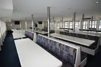 قارب مزدوج الهيكل للبيع