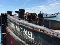 سفينة سحب للبيع