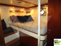 قوارب العمل للبيع
