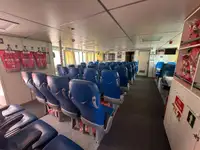 قارب مزدوج الهيكل للبيع