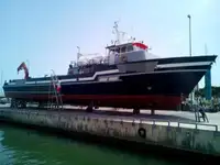 قارب طاقم للبيع