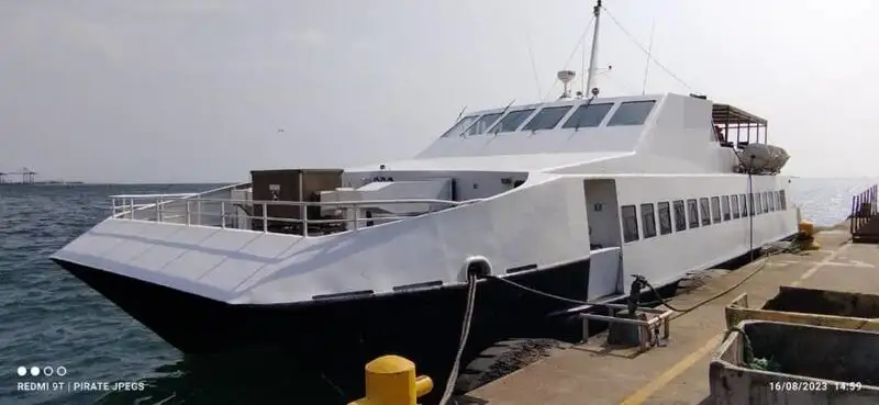 سفينة عبّارة للبيع