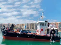 قوارب العمل للبيع