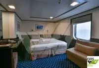سفينه سياحيه للبيع