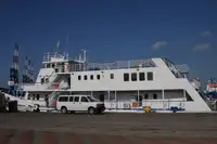 قارب مزدوج الهيكل للبيع