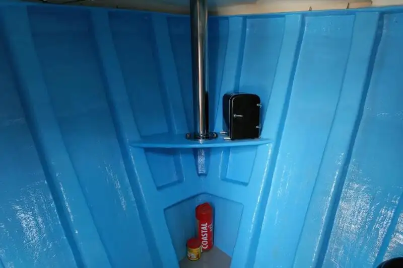 قوارب العمل للبيع