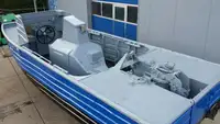قوارب العمل للبيع
