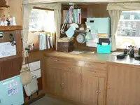 قارب مزدوج الهيكل للبيع
