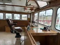 قارب طاقم للبيع