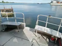 قارب طاقم للبيع