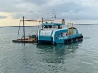 قوارب العمل للبيع