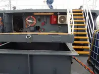 قوارب العمل للبيع