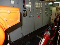 قوارب العمل للبيع