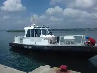 قارب طاقم للبيع