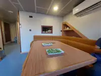 قوارب العمل للبيع