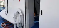 قارب مزدوج الهيكل للبيع