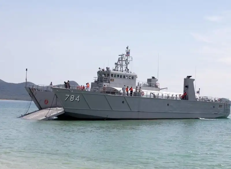سفينة نقل بضائع بالمركبات (Ro-Ro) للبيع