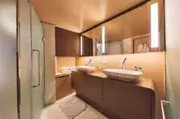 سفينة سياحية للبيع
