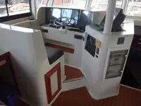 قوارب العمل للبيع