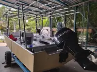 قوارب العمل للبيع