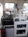قارب مزدوج الهيكل للبيع