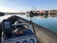 قوارب العمل للبيع