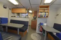 قوارب العمل للبيع
