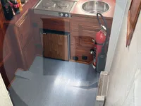 قوارب العمل للبيع