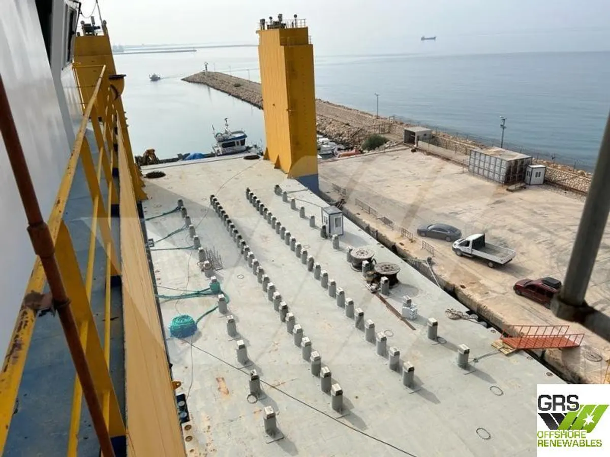 رصيف عائم للبيع