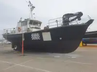 قوارب العمل للبيع