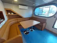 قوارب العمل للبيع